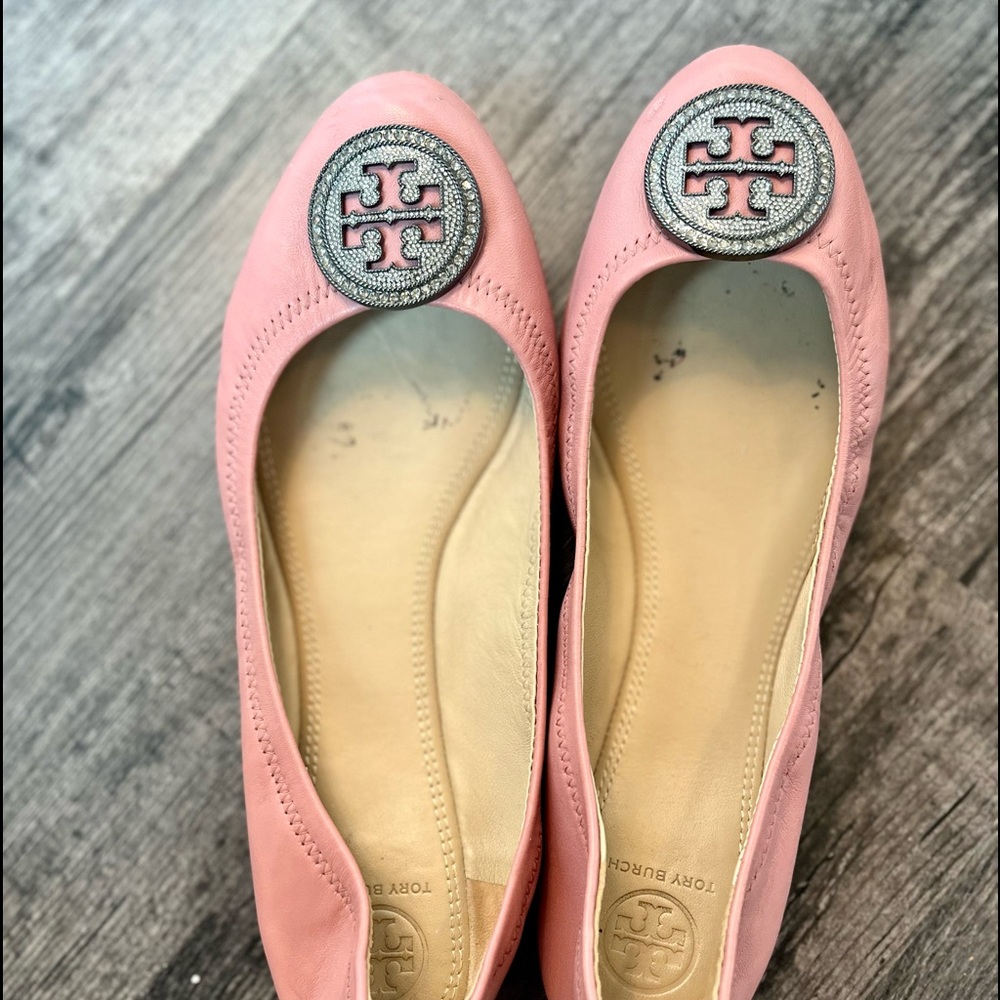Light pink Tory Burch flats with silver detailed logo on toe